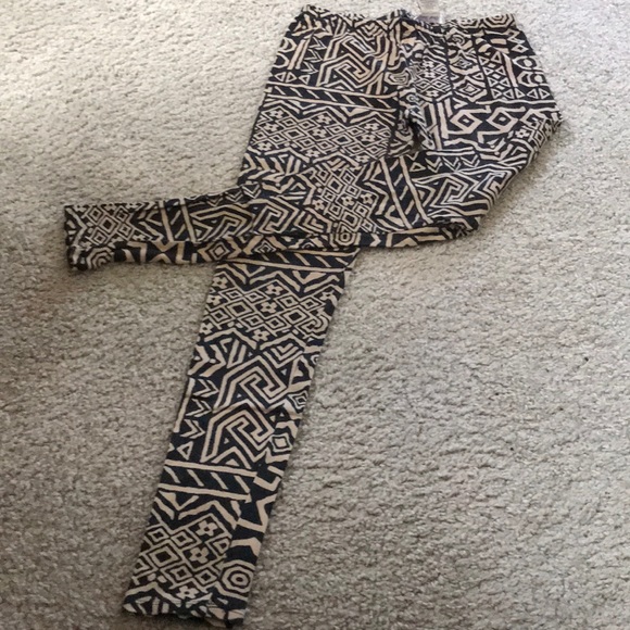 Geometric Design Leggings - Picture 2 of 4